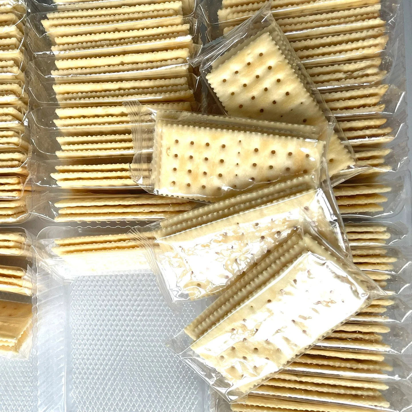 苏打饼干奶盐味香葱薄脆梳打饼散装小包装整箱办公室休闲小吃零食
