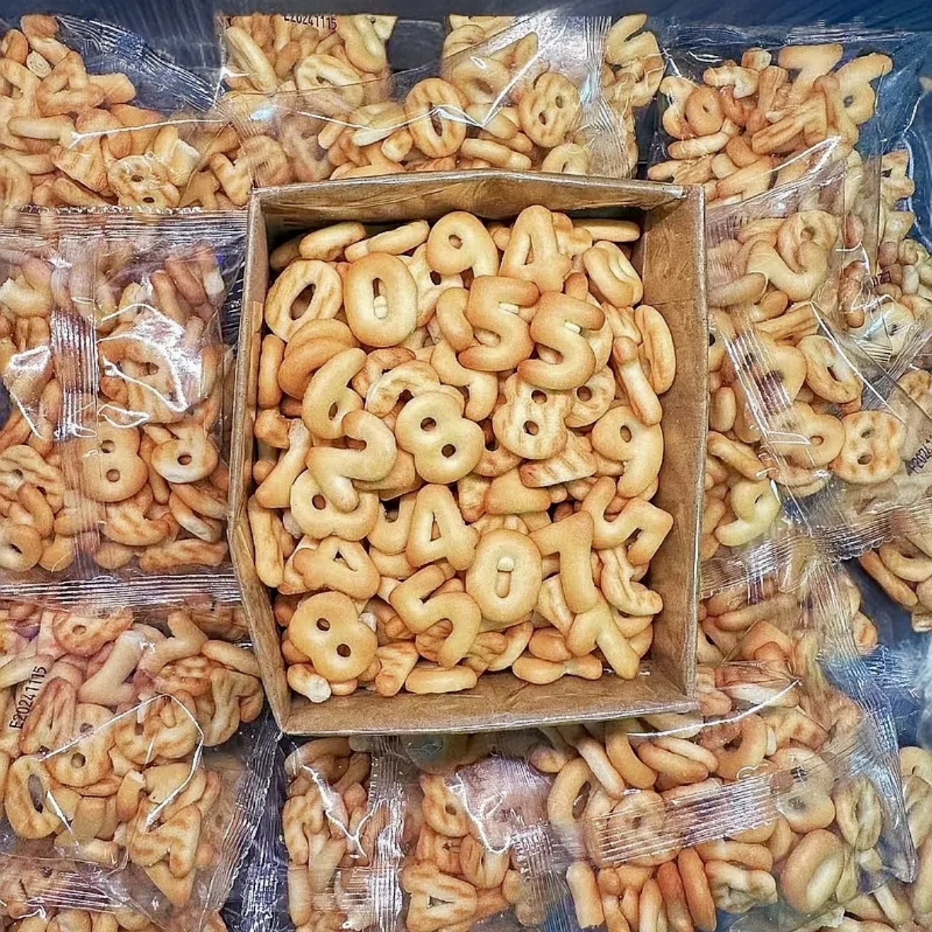 数字饼干字母饼干小时候记忆味道奶香味幼儿园零食儿童早餐小饼干