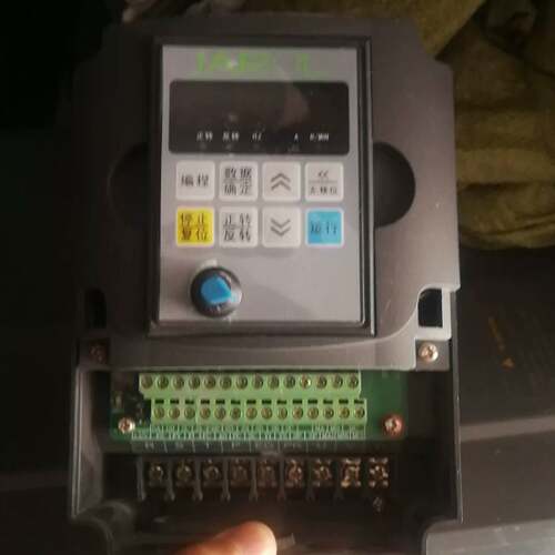 可维修佳乐变频器JR7100-1.5kW包好无维修，少个下盖，便宜议价
