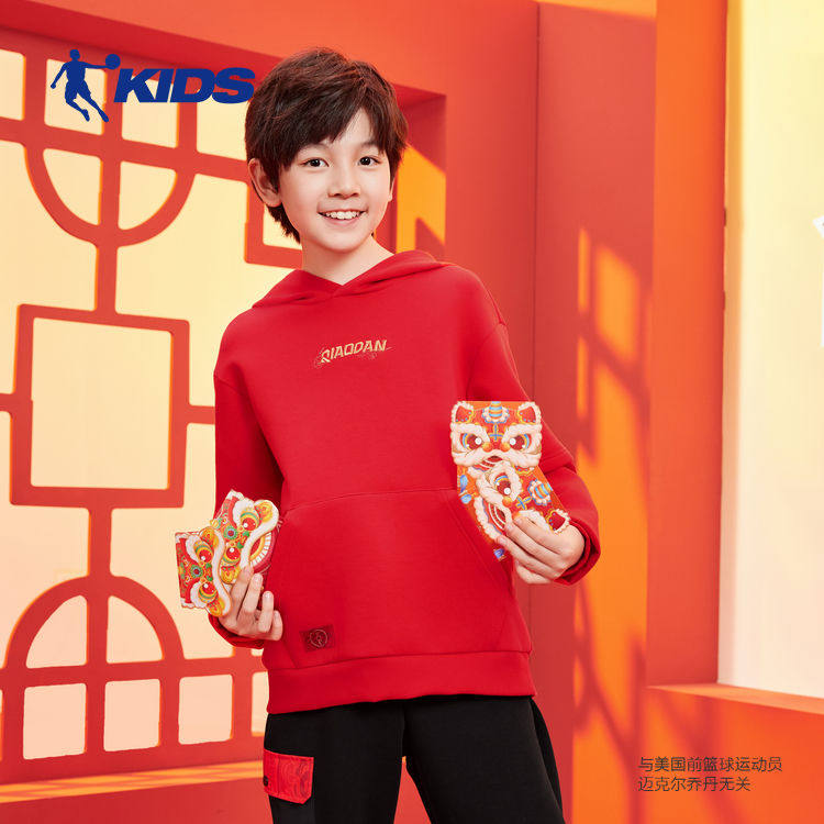 乔丹儿童卫衣红色男童拜年服中大童2025新年上衣带帽套头卫衣潮