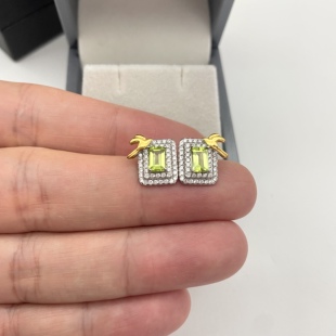 出口日本纯银镀铂金天然橄榄石耳钉孤品宝石级全净体2.86克拉