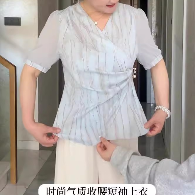 中长款减龄设计感小衫套装浅蓝色