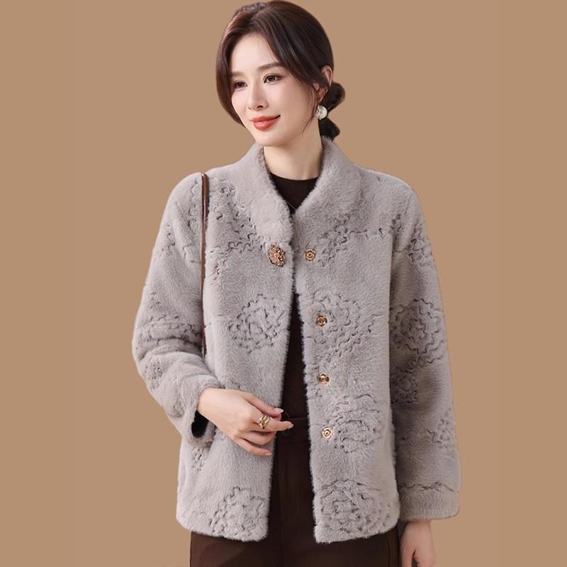新款妈妈冬装短款水貂绒外套50岁中老年女秋冬季高贵皮毛一体大衣