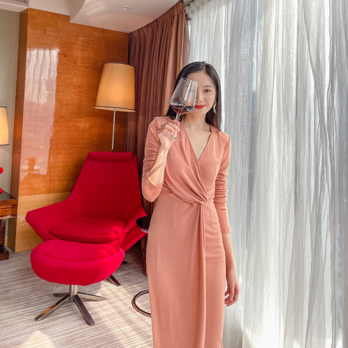 针织连衣裙酒红显气质仙女
