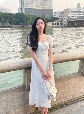 法式白色连衣裙女高级感小个子收腰方领泡泡袖裙子赵露思同款