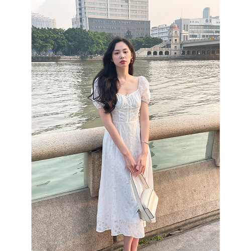 法式初恋小白裙泡泡袖
