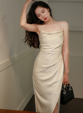 不漏胸的荡领款式 法式缎面吊带裙小众设计感简约长款连衣裙