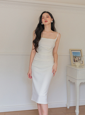 法式U领修身气质包臀小礼服白色吊带连衣裙高级感小众法式长裙