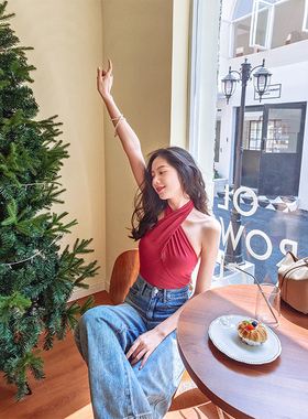 兔阿姨 纯欲辣妹风 修身显瘦红色大露背挂脖背心上衣短款