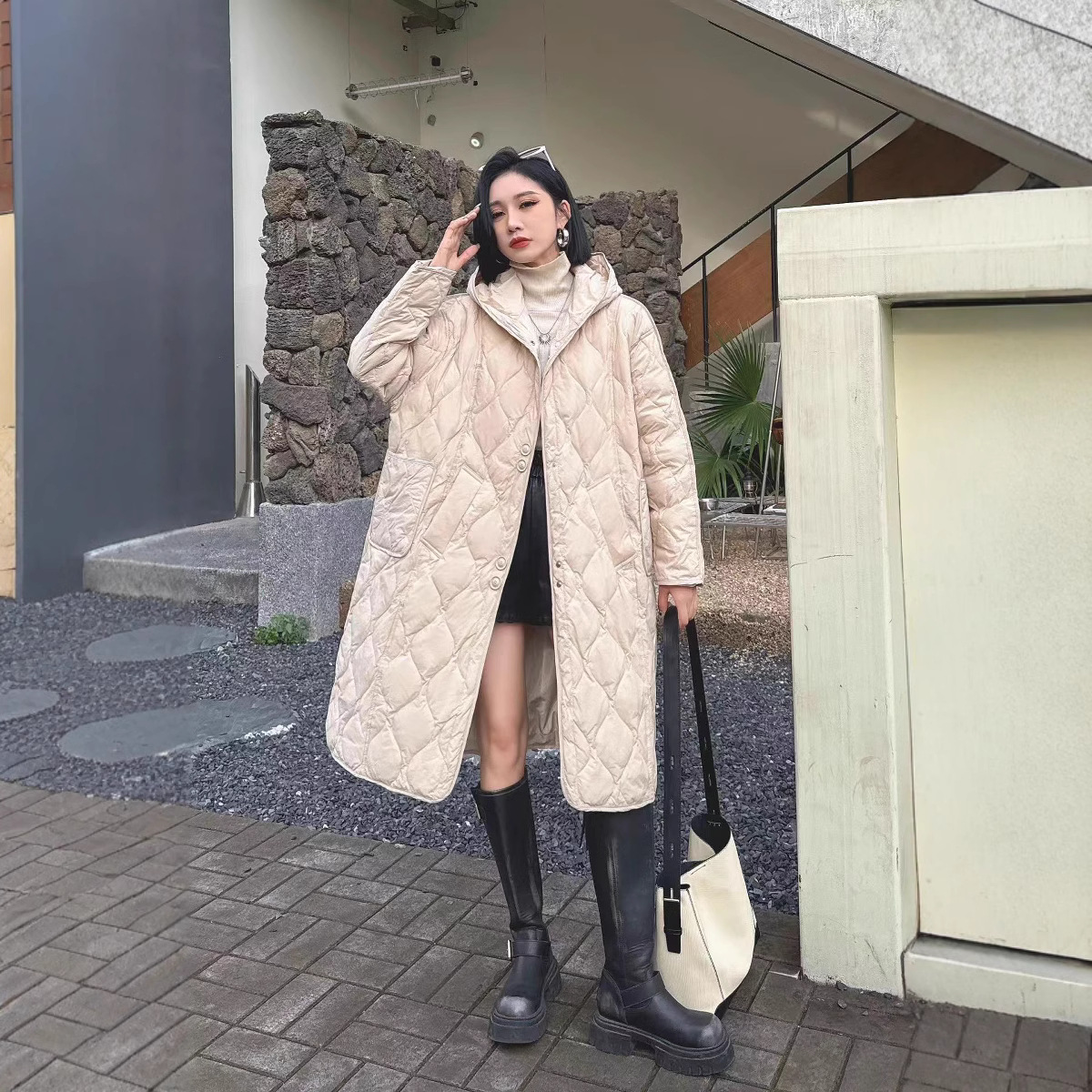 高端连帽轻薄白鸭绒羽绒服女2024长款秋冬菱格保暖外套