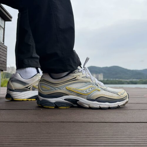 Saucony Pro Grid Omni 9 缓震低帮跑步鞋 男款 白浅灰S70844-1