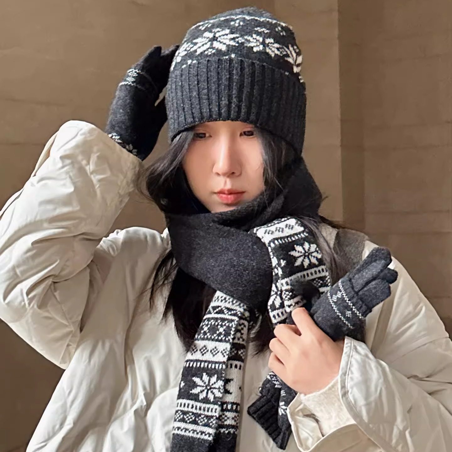 手工帽子三件套羊毛针织冬季青年雪花纹圣诞款灰色白色女士围巾,服饰配件/皮带/帽子/围巾,三件套,淘宝优惠券,粉丝福利购,淘宝优惠卷