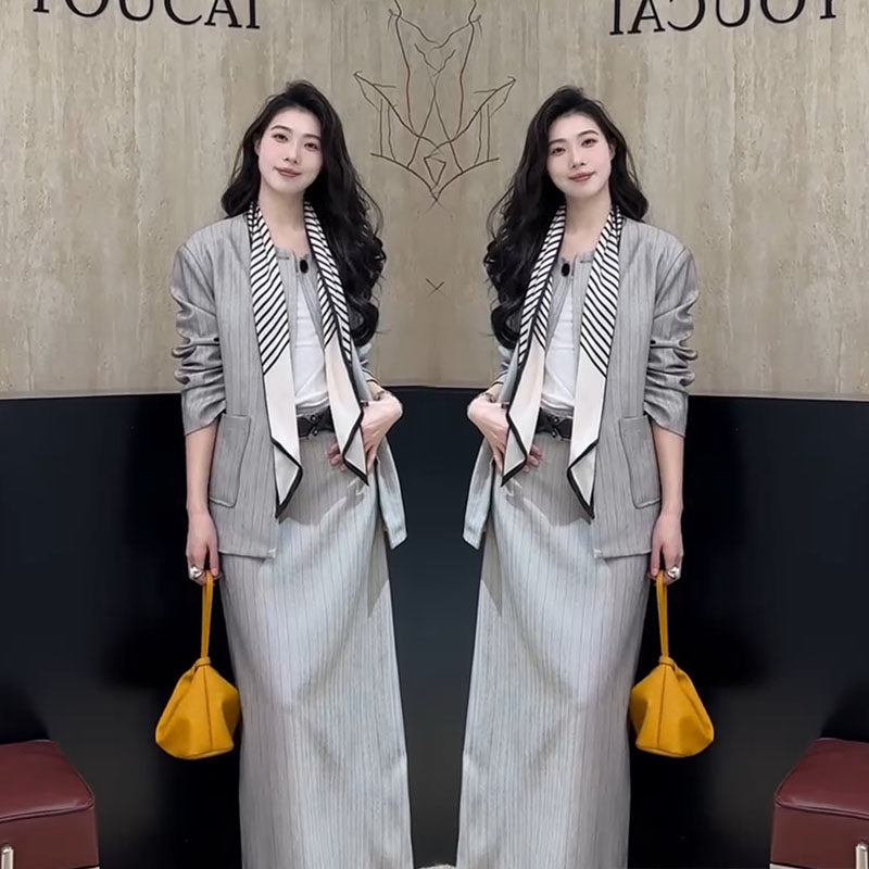 2025春新款韩版灰色条纹西服套装女气质西服外套直筒半身裙两件套