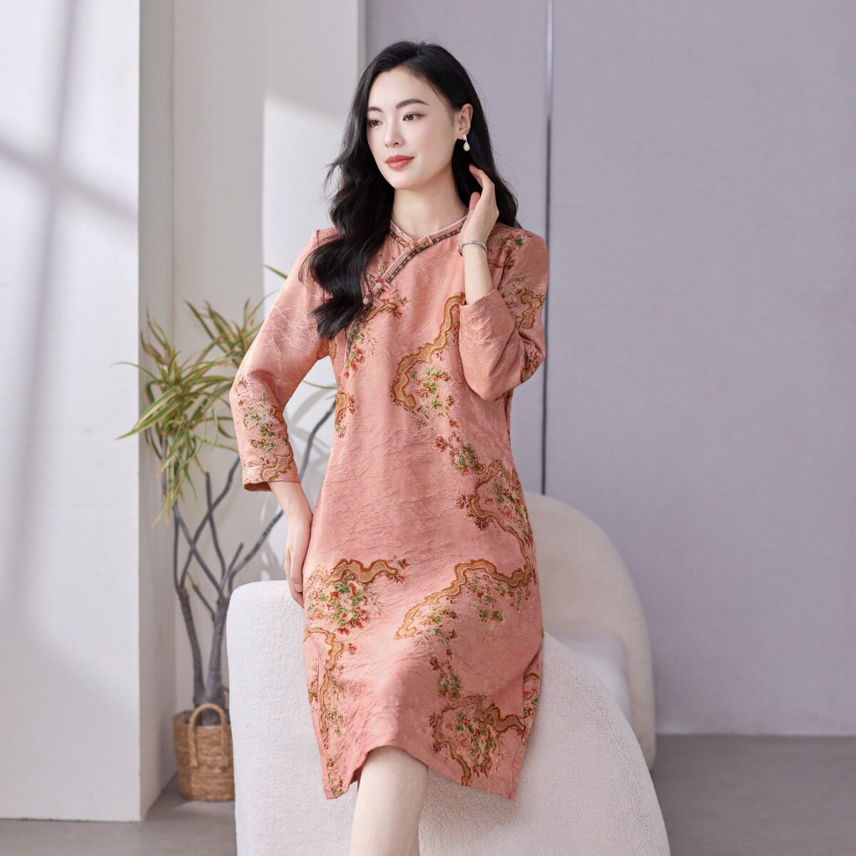 深圳新中式粉色提花连衣裙女秋冬改良旗袍长袖显瘦气质中长裙