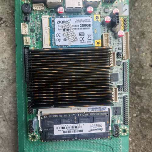 IPC-N2930NBEX工控主板，256g固态加8g内存。