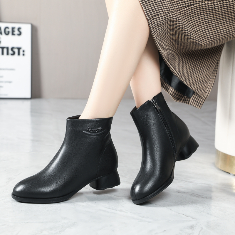 2025新款真皮粗跟短靴
