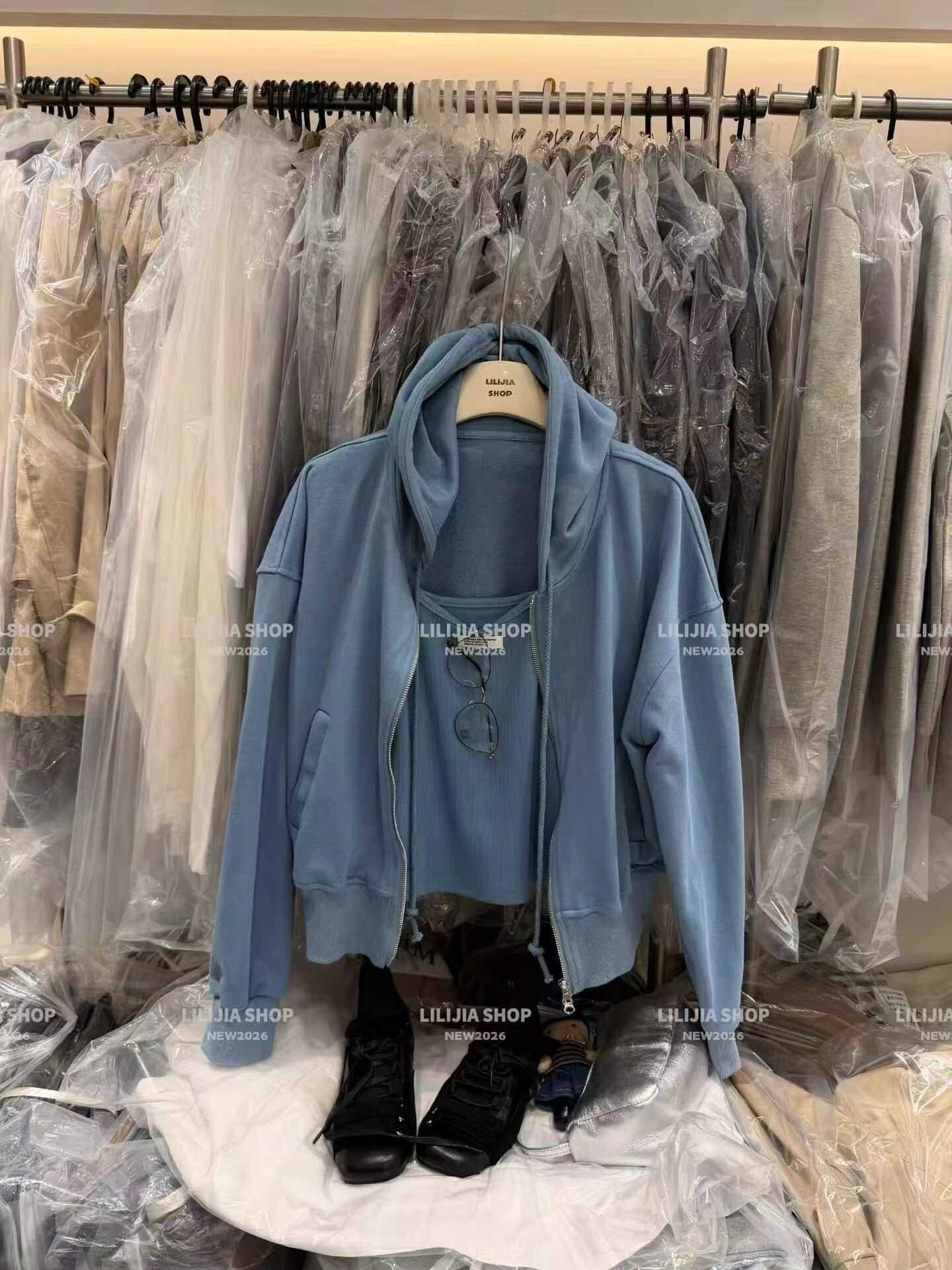LiLijia正品 秋新款韩版时尚百搭显瘦连帽卫衣外套吊带背心两件套