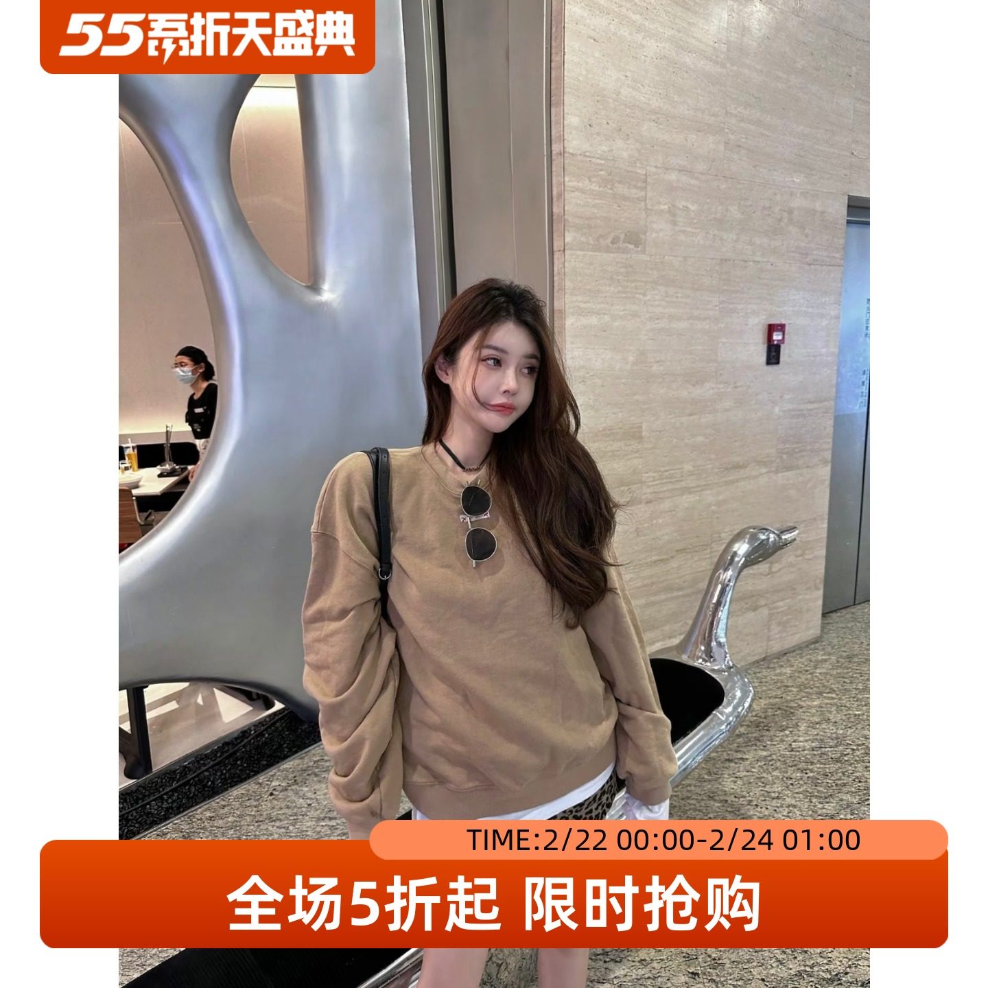 五折福利。 新款韩版宽松贴标洋气套头中长款复古风卫衣潮