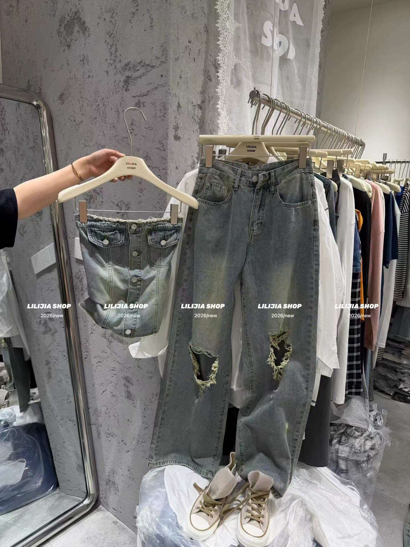 正品实拍复古气质性感辣妹修身抹胸上衣女破洞牛仔裤时尚两件套装