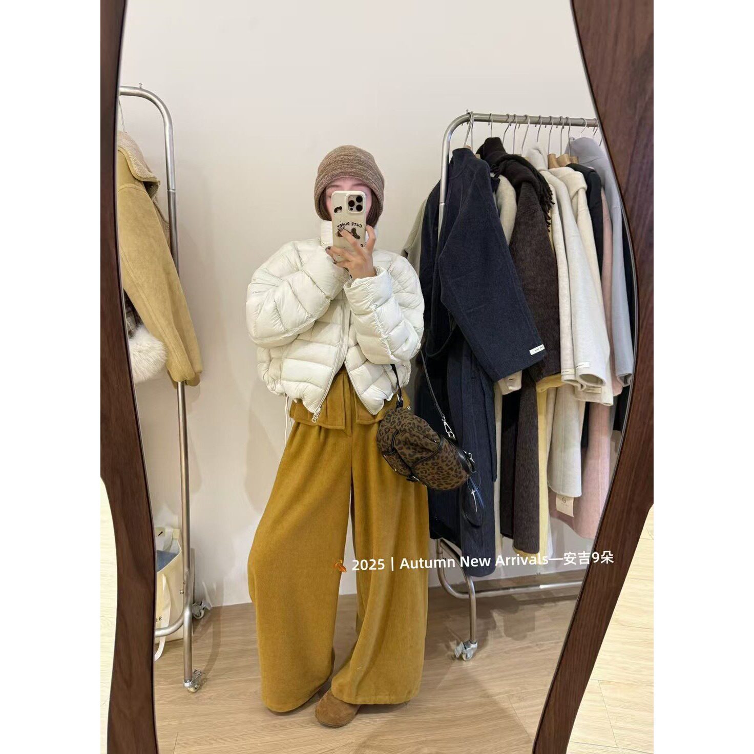 五折福利。 韩版宽松休闲立领长袖羽绒服女短款外套潮