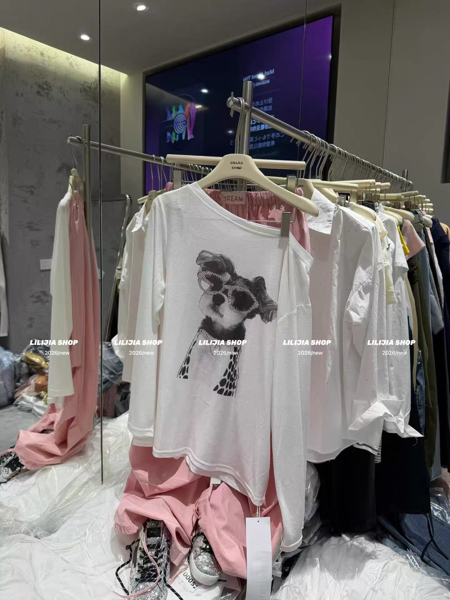 正品实拍韩版时尚百搭宽松显瘦设计感拉肩狗狗印花小众长袖T恤女