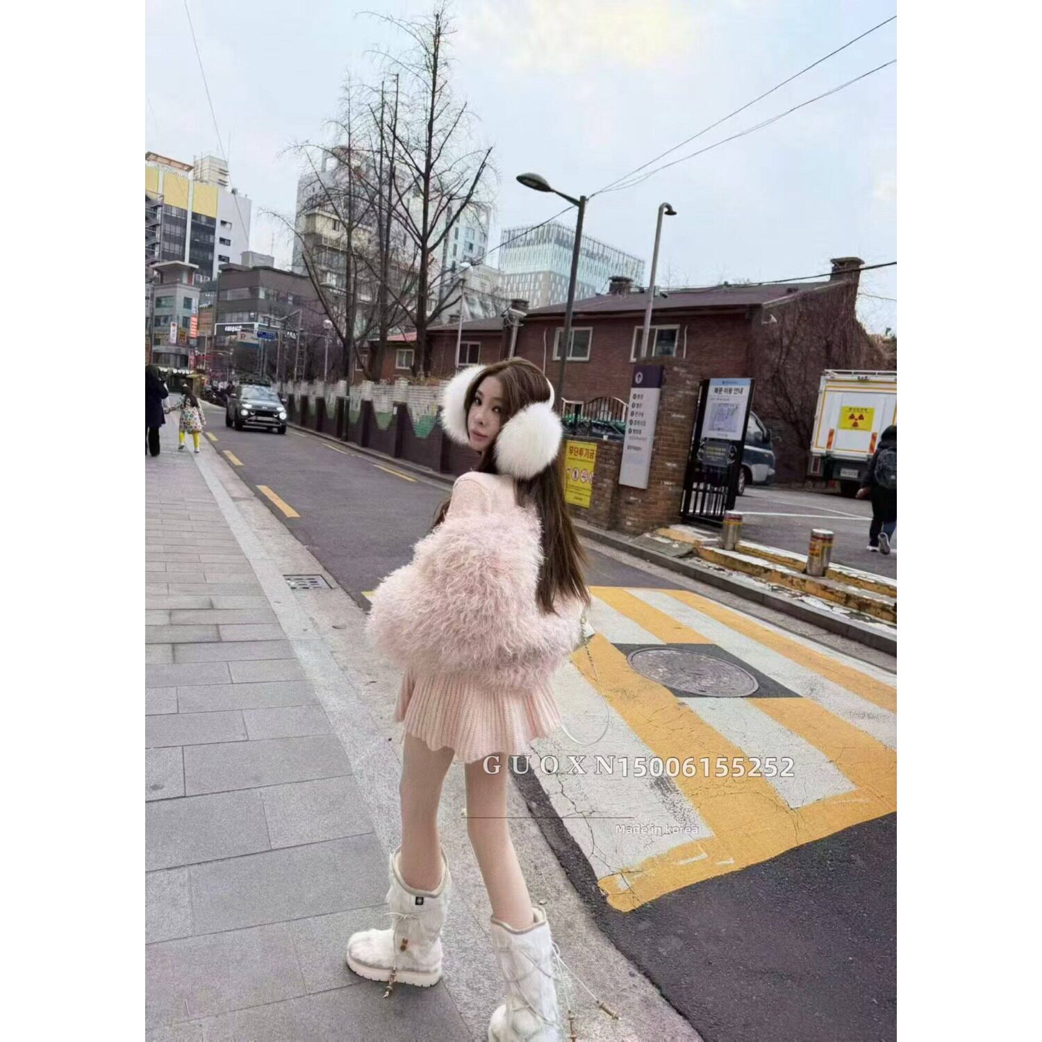 五折福利。      白色洋气v领绑带毛衣+收腰伞裙半身裙时尚套装潮