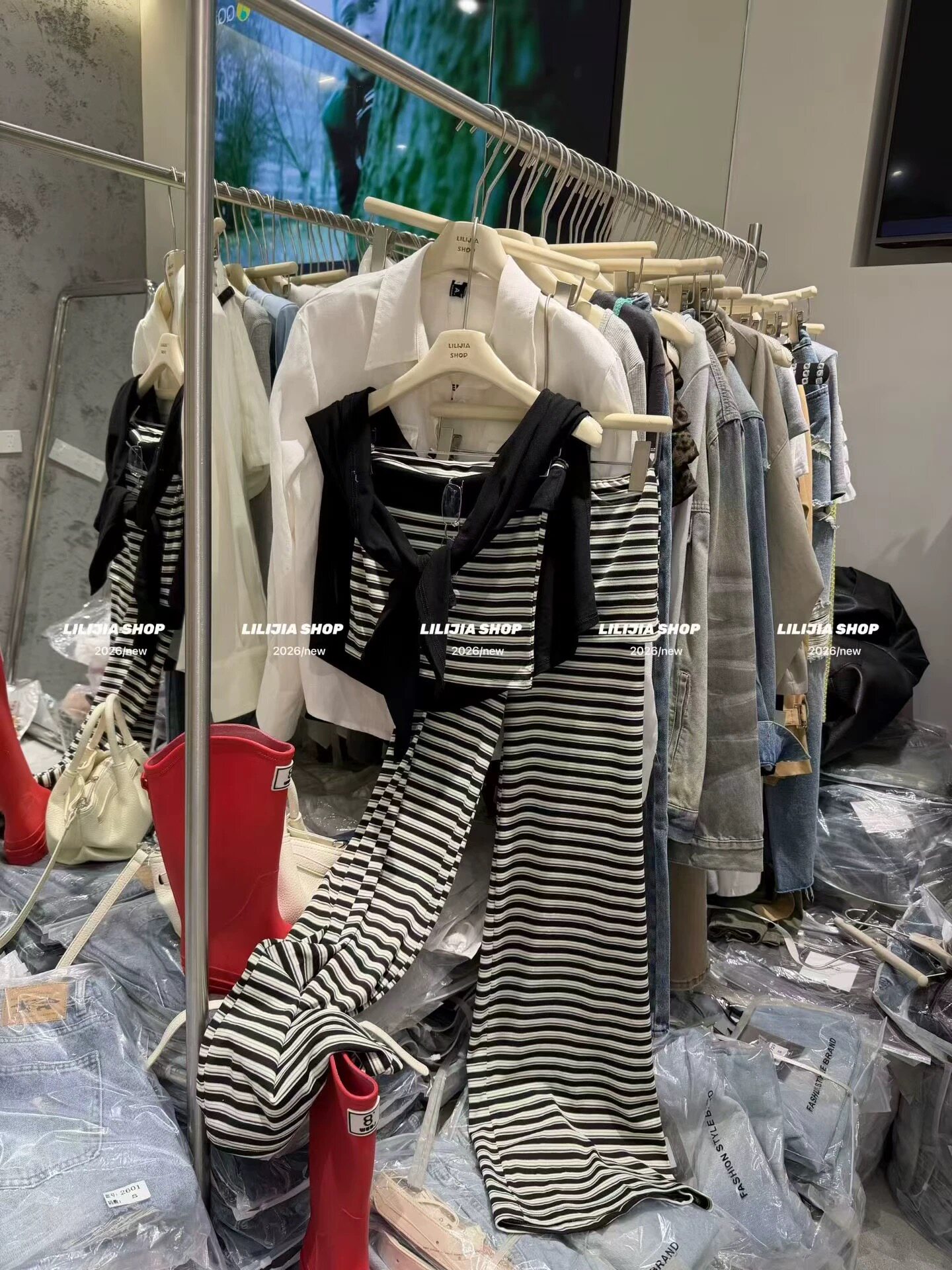 正品实拍2026春夏新款条纹裹胸披肩上衣+条纹阔腿裤时尚套装潮ins