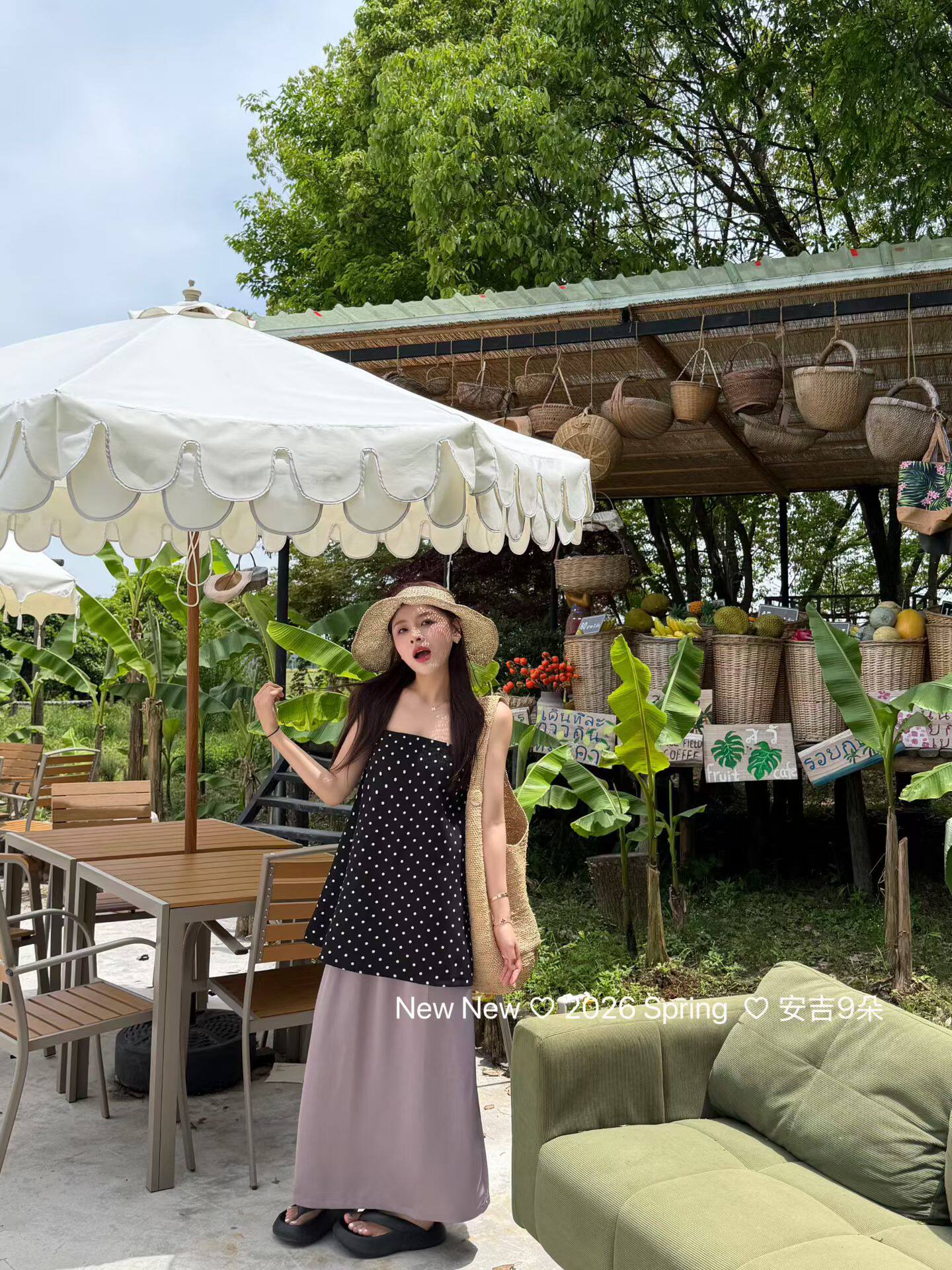 正品实拍2026新款韩版百搭波点显瘦吊带上衣+绸缎垂直半身裙套装