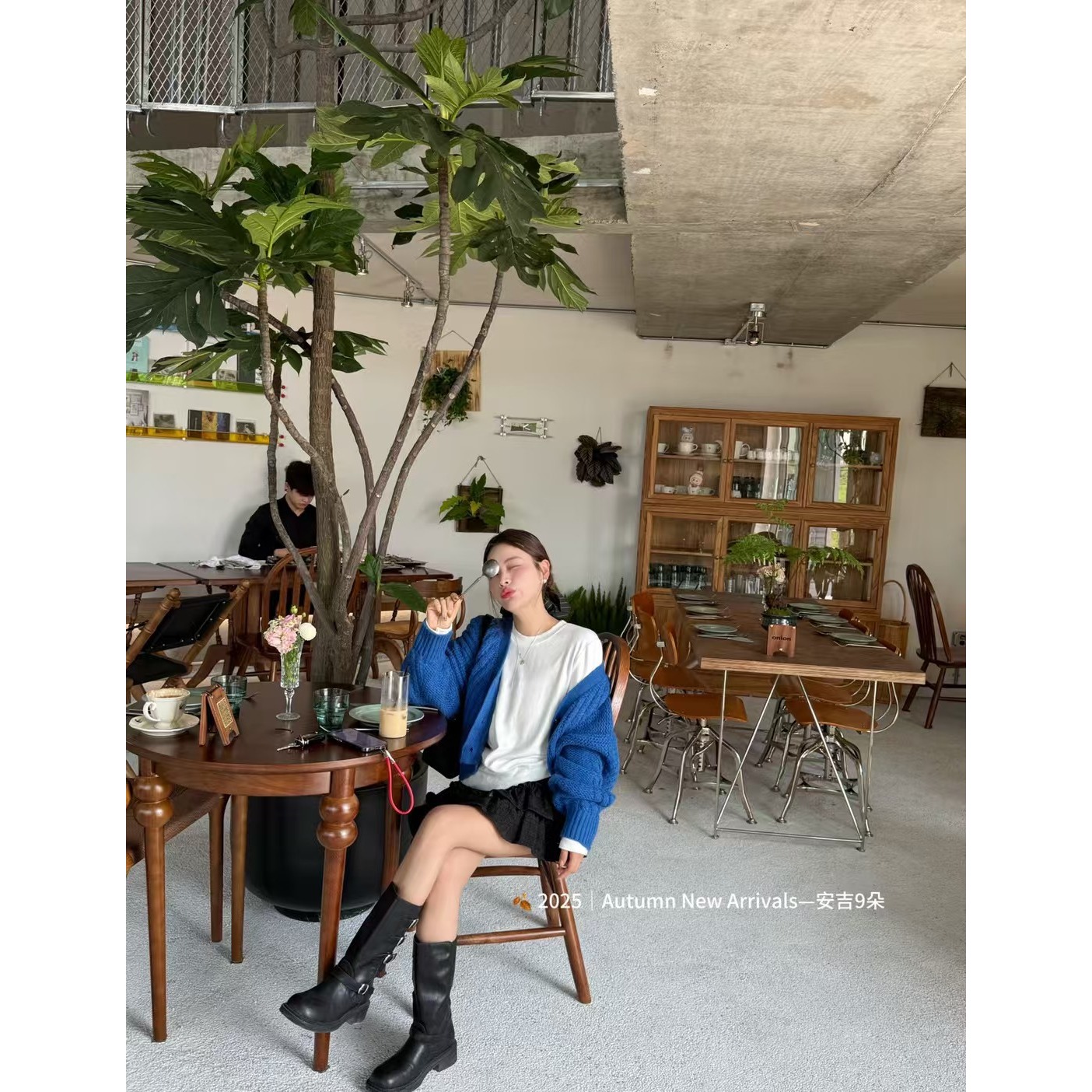 韩国东大门2025秋冬新款百搭洋气宝蓝色麻花毛衣外套v领时尚开衫