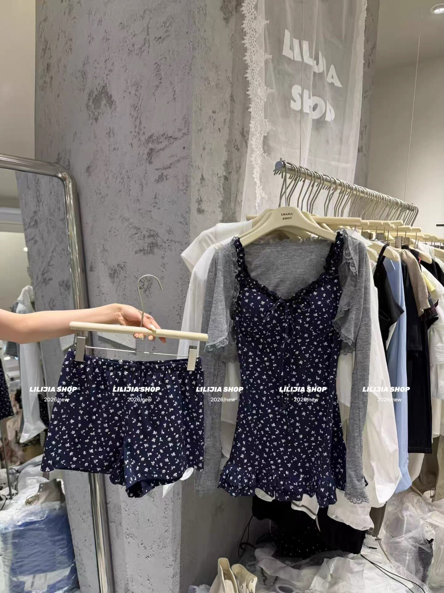 正品实拍长袖开衫外套内搭碎花吊带连衣裙女夏季休闲裤短裤三件套