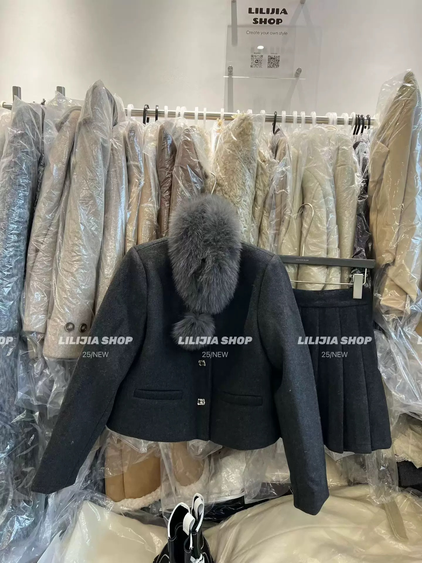 2025冬季新款小香风羽绒内胆加厚毛领短外套+高腰百褶裙时尚套装