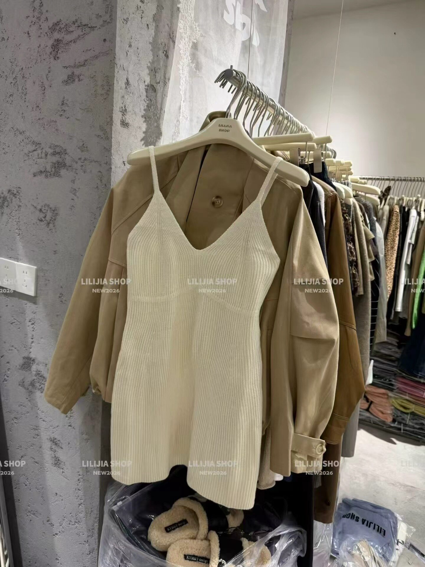 LiLijia正品秋季韩版时尚百搭显瘦V领吊带针织背心女内搭打底上衣