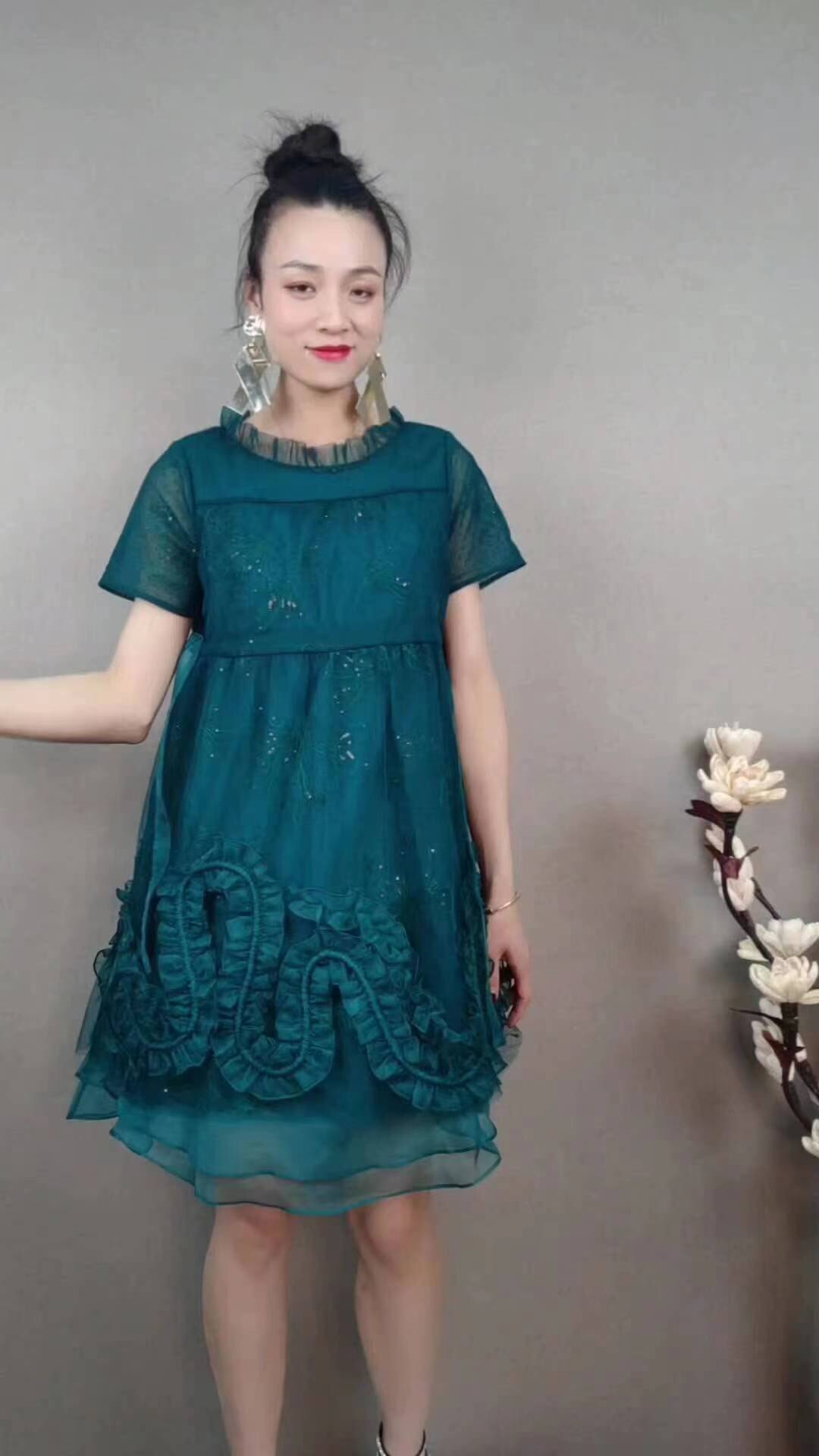 卓拉2023春夏连衣裙重工绣花款显瘦通勤高贵遮肚子欧货新款