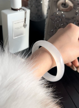 如玉 白月光高冰正圈白色气质手镯石英岩玉镯子高透轻奢手镯