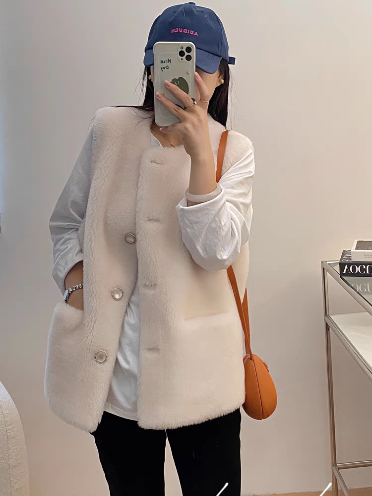 小香风羊剪绒毛毛外套女2024新年轻款羊羔毛背心皮毛一体皮草马甲