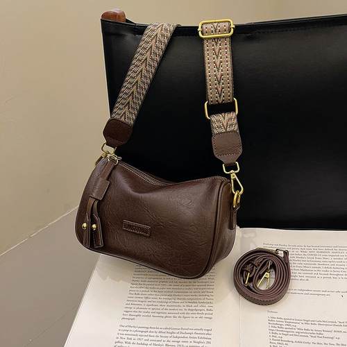 波士顿斜挎包宽肩带枕头包