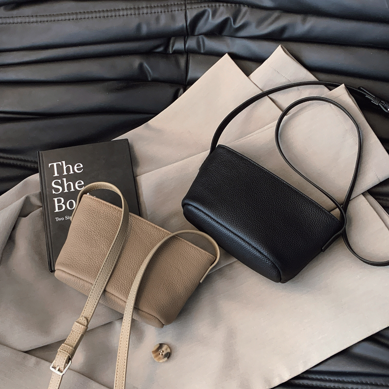 小包包女2025新款时尚简约百搭高级轻奢小众元宝包复古皮质小船包