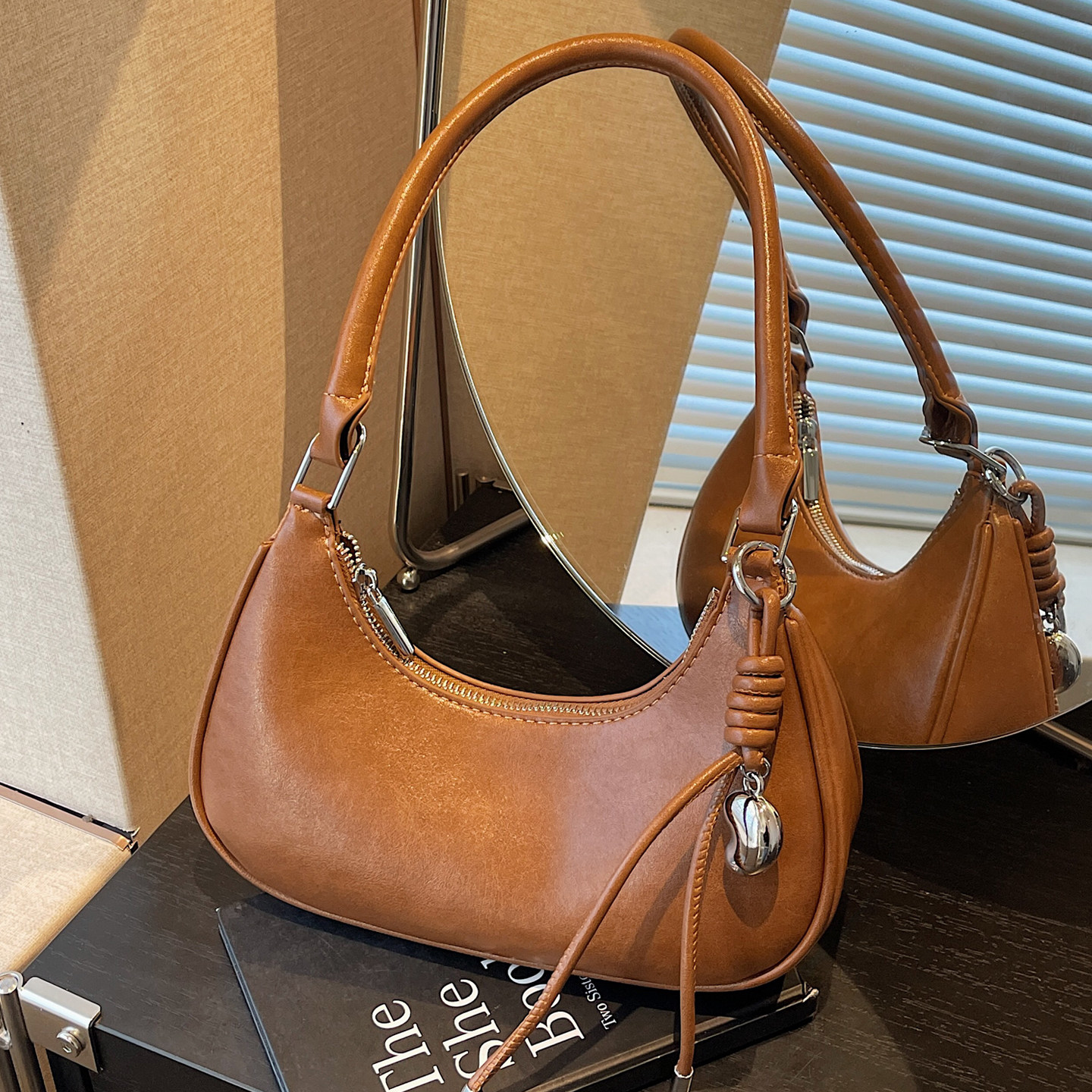 美拉德高级感可爱月牙包包女式2026新款百搭腋下包手提单肩斜挎包,箱包皮具/热销女包/男包,小方包,淘宝优惠券,粉丝福利购,淘宝优惠卷