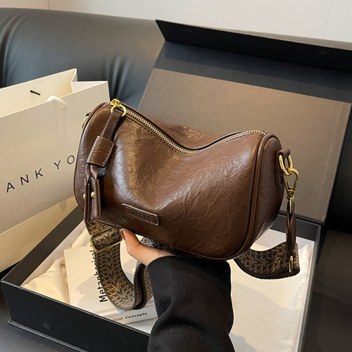 波士顿斜挎包宽肩带枕头包