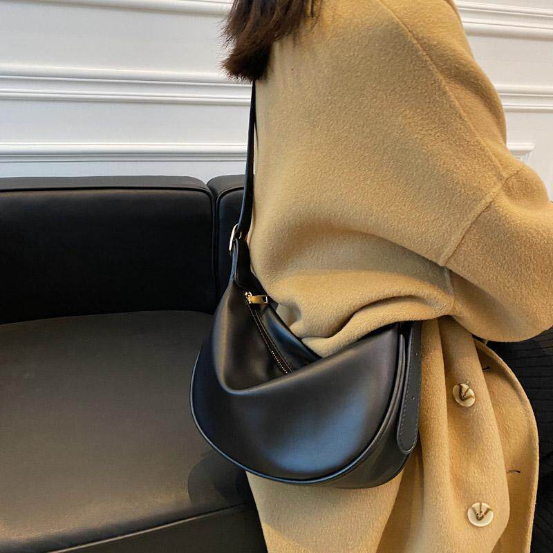 高级感小众小包包女士2026新款时尚休闲单肩斜挎包休闲学生饺子包