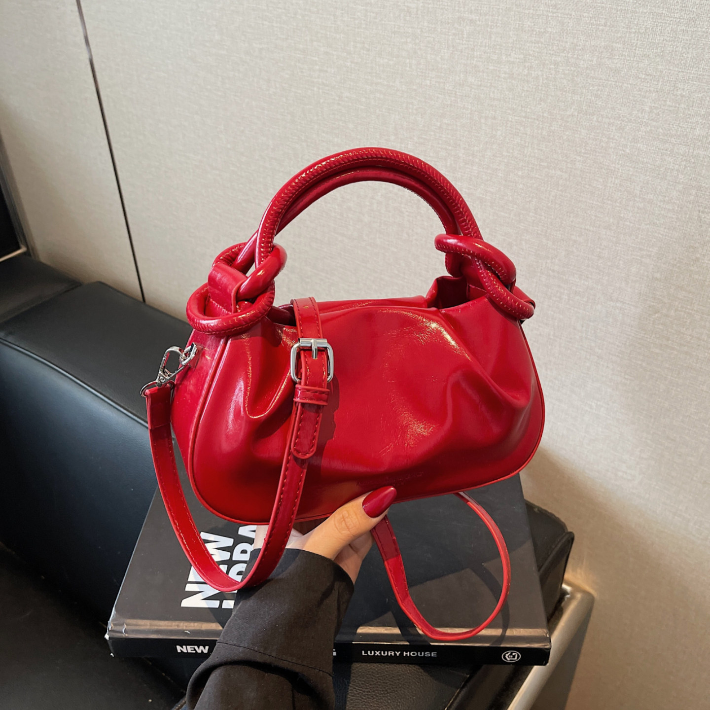 小众设计褶皱云朵手提包简约百搭高级感单肩斜挎包韩版红色小方包