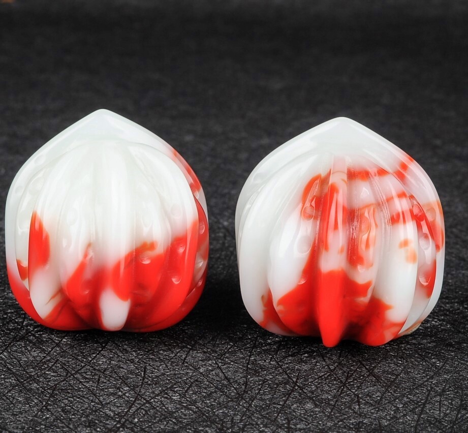 天然新疆和田玉鸡血玉核桃手把件实心玉核桃健身手把件康复把件