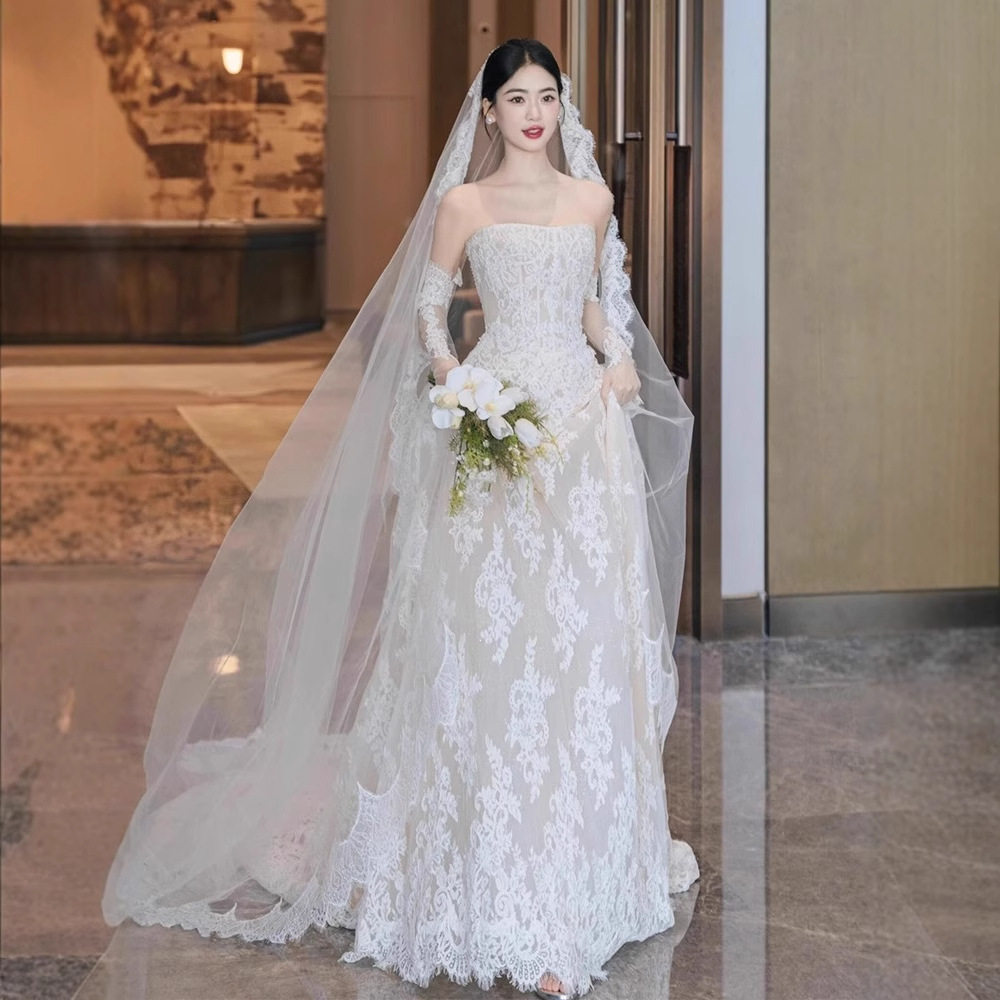 法式白裙抹胸轻婚纱2025新款新娘复古蕾丝森系出门纱迎宾小拖尾
