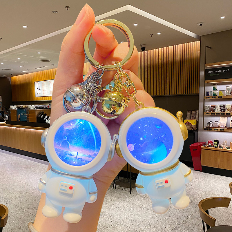 发光宇航员星空灯汽车钥匙扣精致高级感书包小挂件情侣钥匙链挂饰