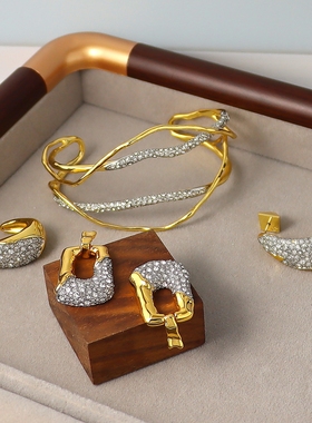 新款潮牌鬼才设计师耳环极简欧美个性风双色线条交叉缠绕开口手镯