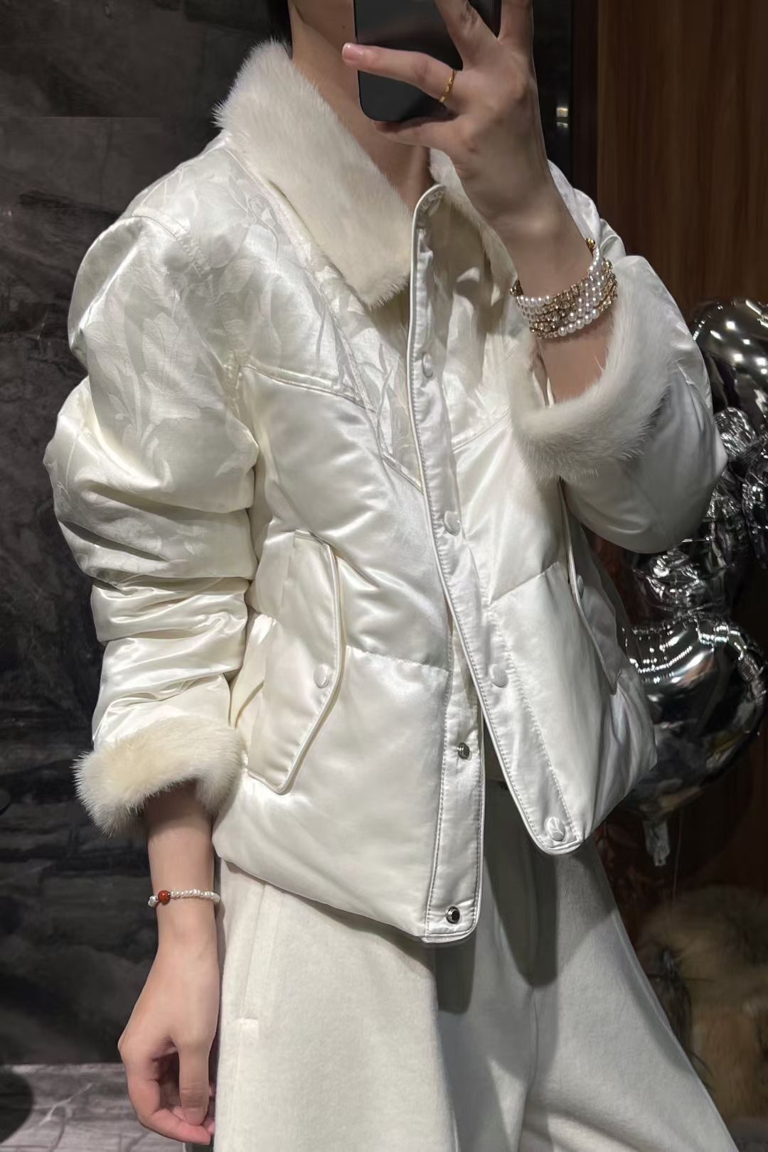 2025冬季新款气质女人单排扣水貂领真丝暗花净版鹅绒服短外套8862