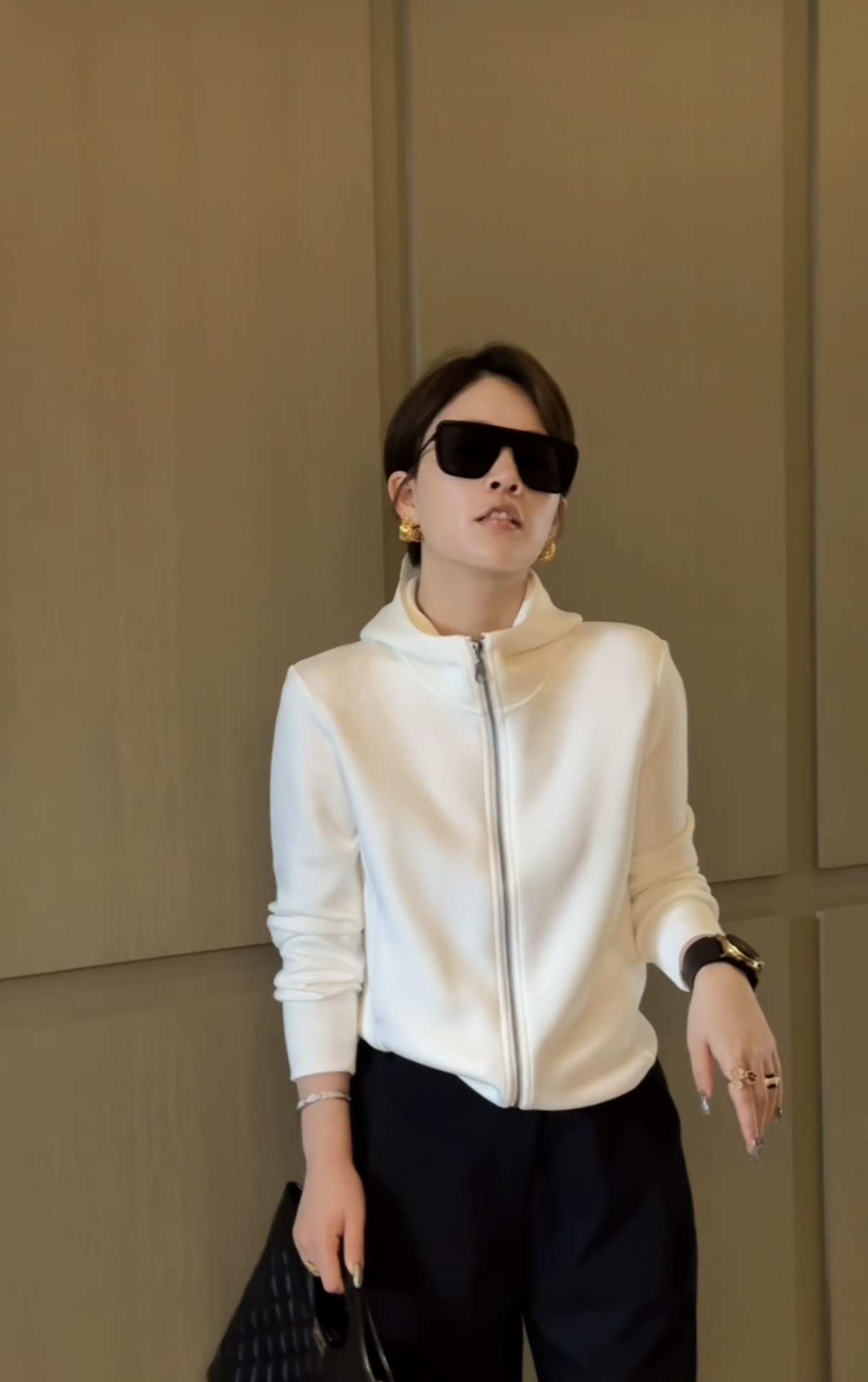 欧洲站春秋新款欧货连帽纯色拉链软糯休闲舒适卫衣百搭运动外套女