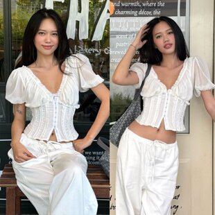 邻家姐姐 法式甜美少女白色木耳边V字领排扣雪纺泡泡袖显瘦小上衣