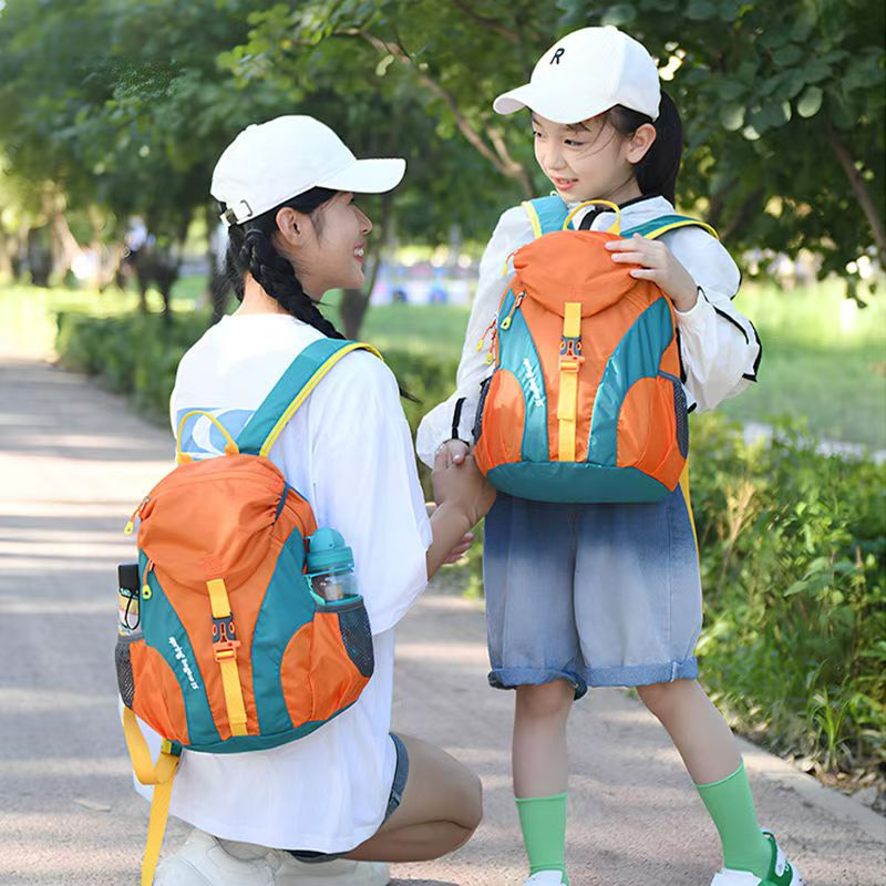 英伦户外运动双肩包女骑行包儿童旅游小背包春游轻便小学生登山包
