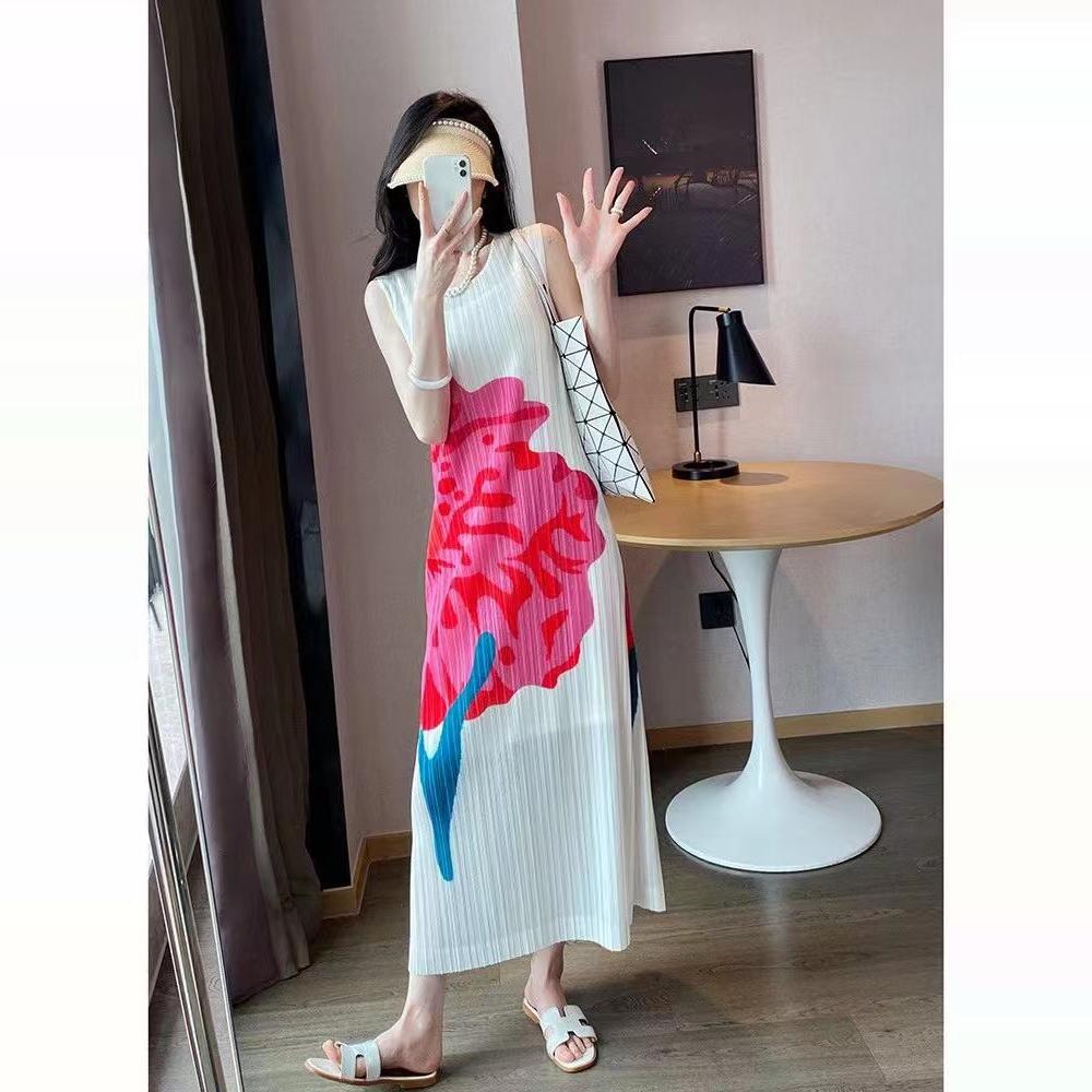 三宅褶皱印花连衣裙女夏季新款高级感气质优雅大码显瘦直筒背心裙